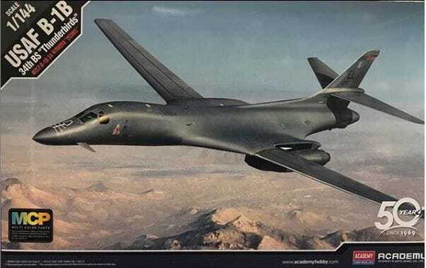 ACA-12620 Academy 1/144 Rockwell USAF B-1B Lancer "Thunderbirds" Plastic Model Kit [12620]