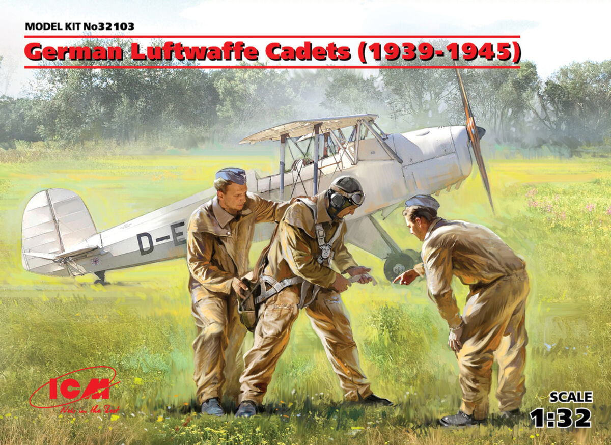 ICM 1/32 German Luftwaffe Cadets (1939-1945) (3 Figures) Plastic Model Kit