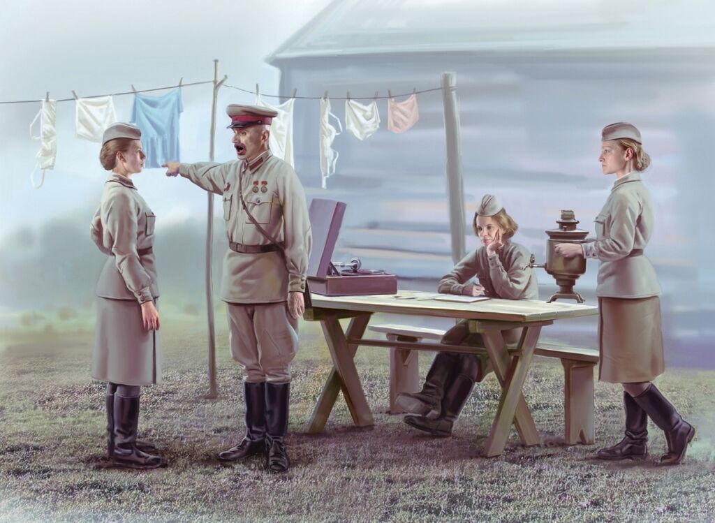 ICM 1/35 Soviet Military Servicewomen (1939-1942) (4 Figures) Plastic Model Kit