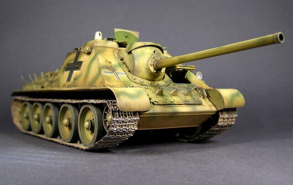 MiniArt 1/35 Jagdpanzer SU-85 ( r ) w/Crew Plastic Model Kit MA35229