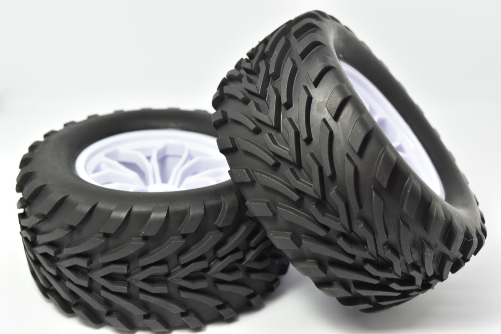 RH-10589W Mega Wheel and Tyre Set (pair) White River Hobby