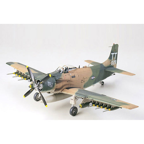 TAMIYA A-1J SKYRAIDER U. S. AIR FORCE Tamiya