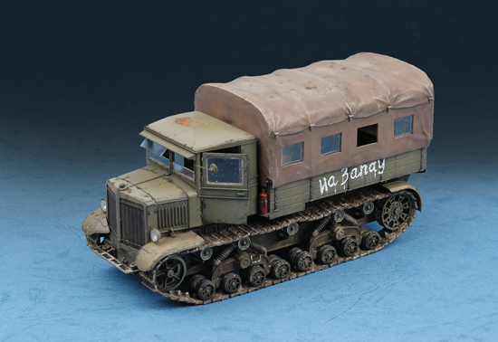 TR07110 Trumpeter 1/72 Soviet Voroshilovets Tractor Trumpeter