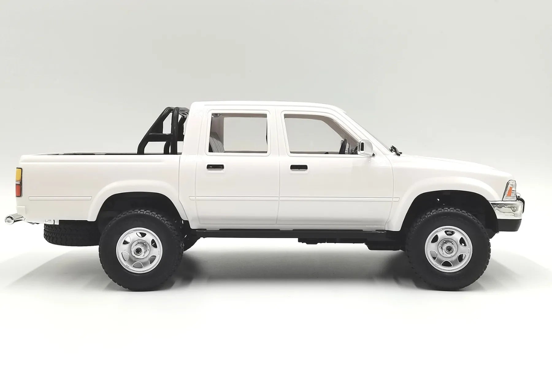 WPL-D64 Hilux RC Rock Crawler Electric 4WD 1/16 Scale RTR - White