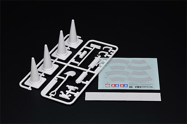 T56558 TAMIYA ACCESSORY SET (CONES/TOOLS) Tamiya