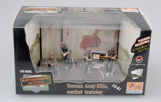 Easy Model 1/35 WWII German Soldiers Waffen SS Combat Training, 1941 (4 Fig) Assembled Model [33602]