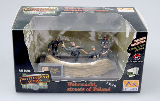 Easy Model 1/35 WWII German Soldiers Wehrmacht, Streets Of Poland (4 Fig) Assembled Model [33603]