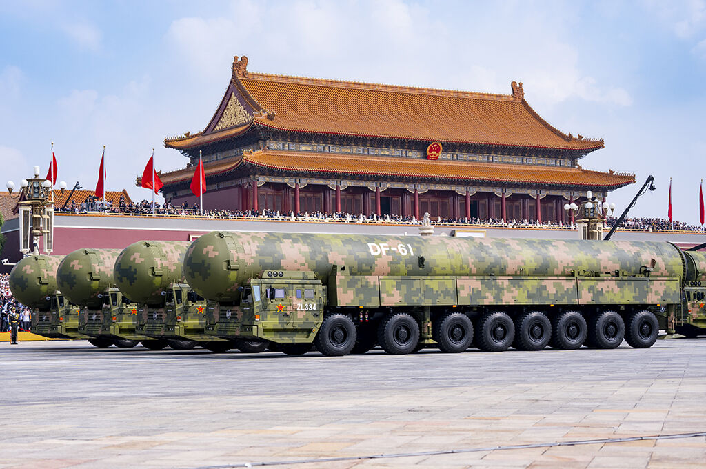 HobbyBoss 1/72 DF-61 ICBM Plastic Model Kit