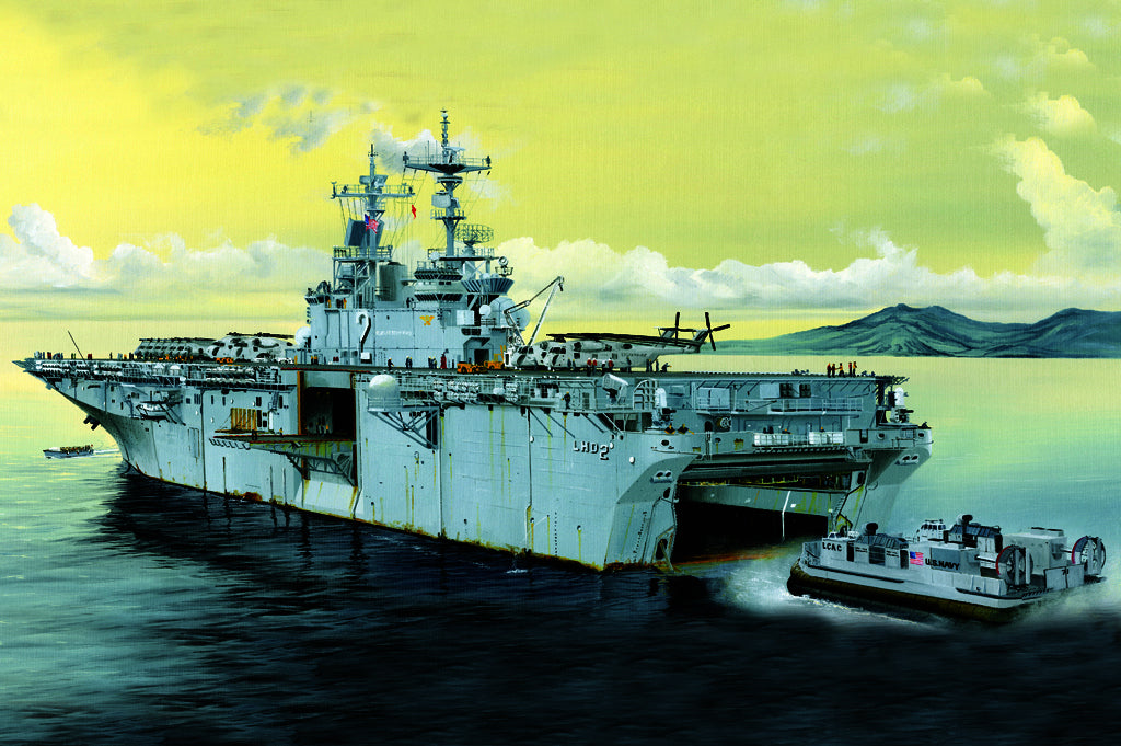 HB83403 HobbyBoss 1/700 Essex LHD-2 Plastic Model Kit [83403] HobbyBoss