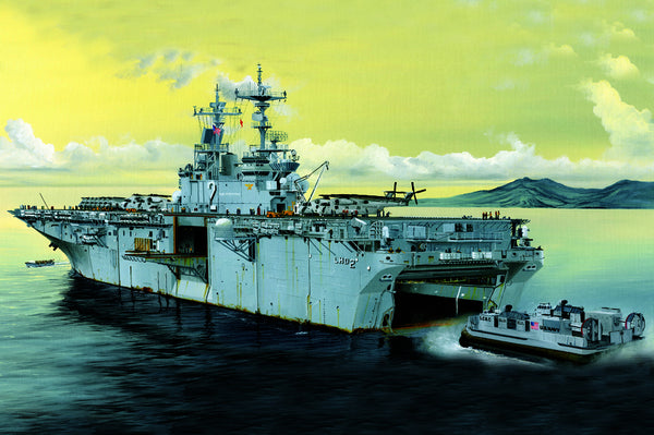 HB83403 HobbyBoss 1/700 Essex LHD-2 Plastic Model Kit [83403]