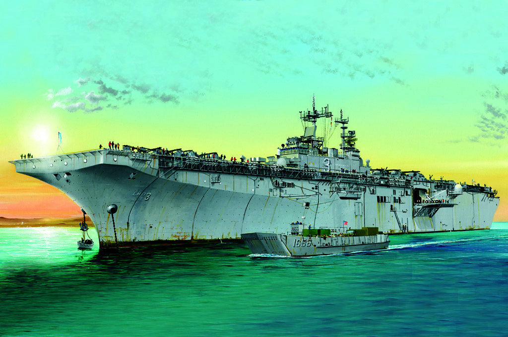 HB83404 HobbyBoss 1/700 Kearsarge LHD-3 Plastic Model Kit [83404] HobbyBoss