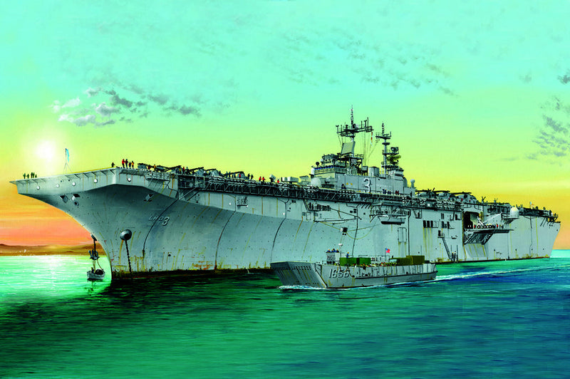 HB83404 HobbyBoss 1/700 Kearsarge LHD-3 Plastic Model Kit [83404]