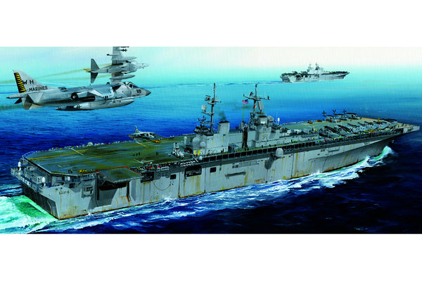 HB83405 HobbyBoss 1/700 Boxer LHD-4 Plastic Model Kit [83405]