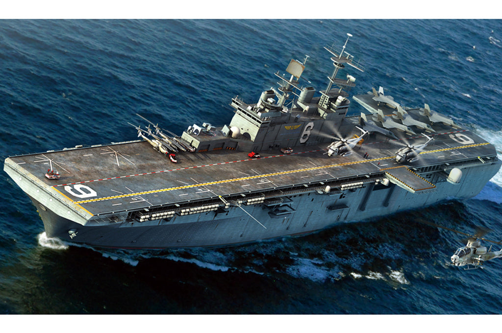 HB83407 HobbyBoss 1/700 Bonhomme Richard LHD-6 Plastic Model Kit [83407] HobbyBoss