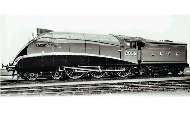 R30136 HORNBY LNER CLASS B17/5 4-6-0 2859 EAST ANGLIAN - ERA 3