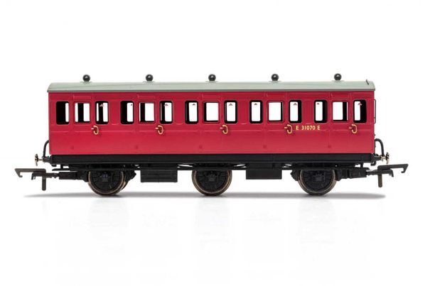 R40124 HORNBY BR 6 WHEEL COACH 3RD CLASS FITTED LIGHTS E31070 - ERA 4