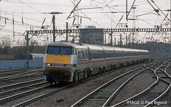 R40152 HORNBY BR MK4 OPEN FIRST COACH K - ERA 8