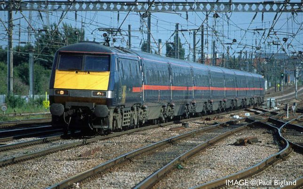 R40164 HORNBY GNER MK4 OPEN FIRST (ACCESSIBLE TOILET) COACH L - ERA 9