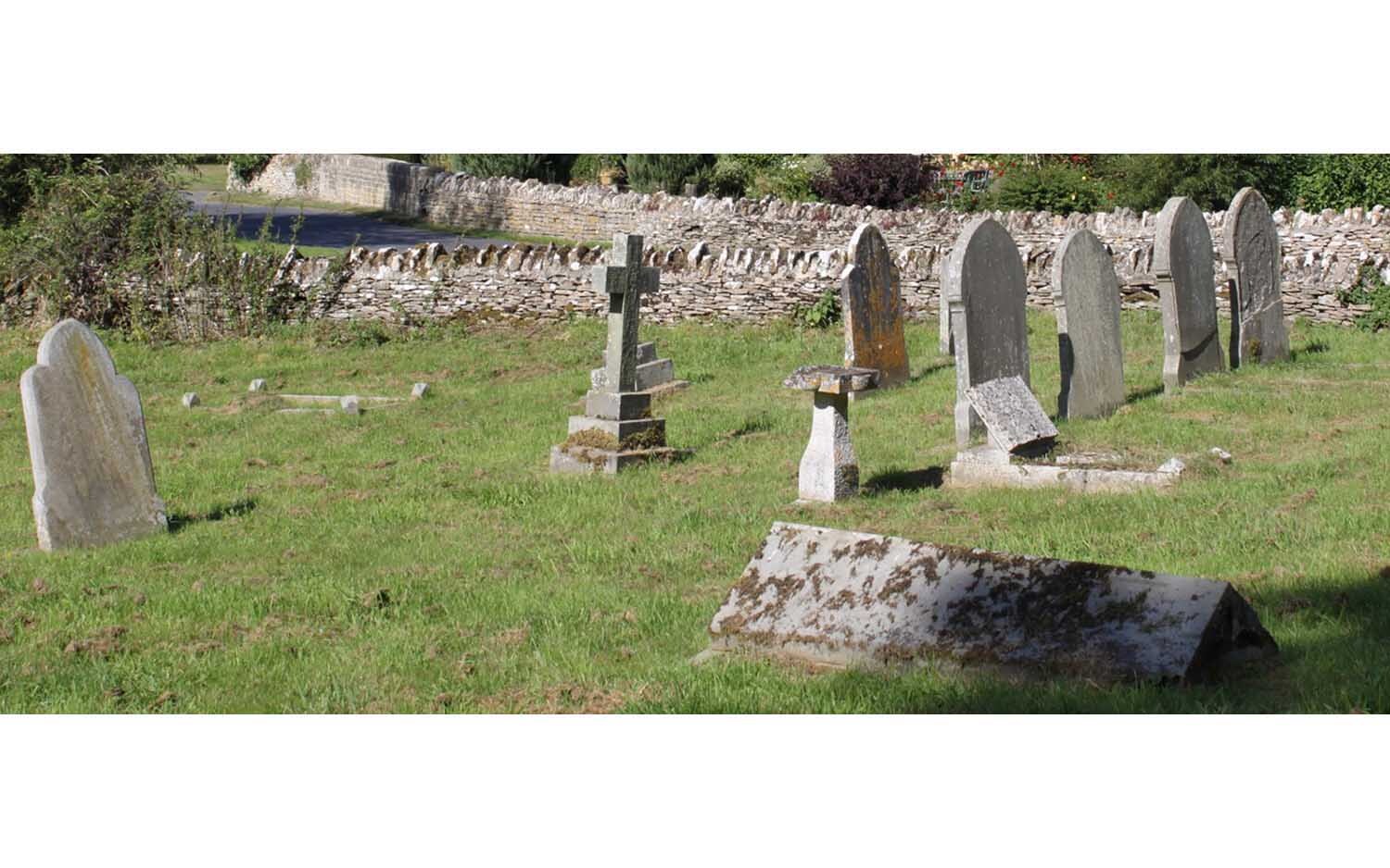 R7297 HORNBY ASSTED GRAVESTONES & MONUMENTS Hornby