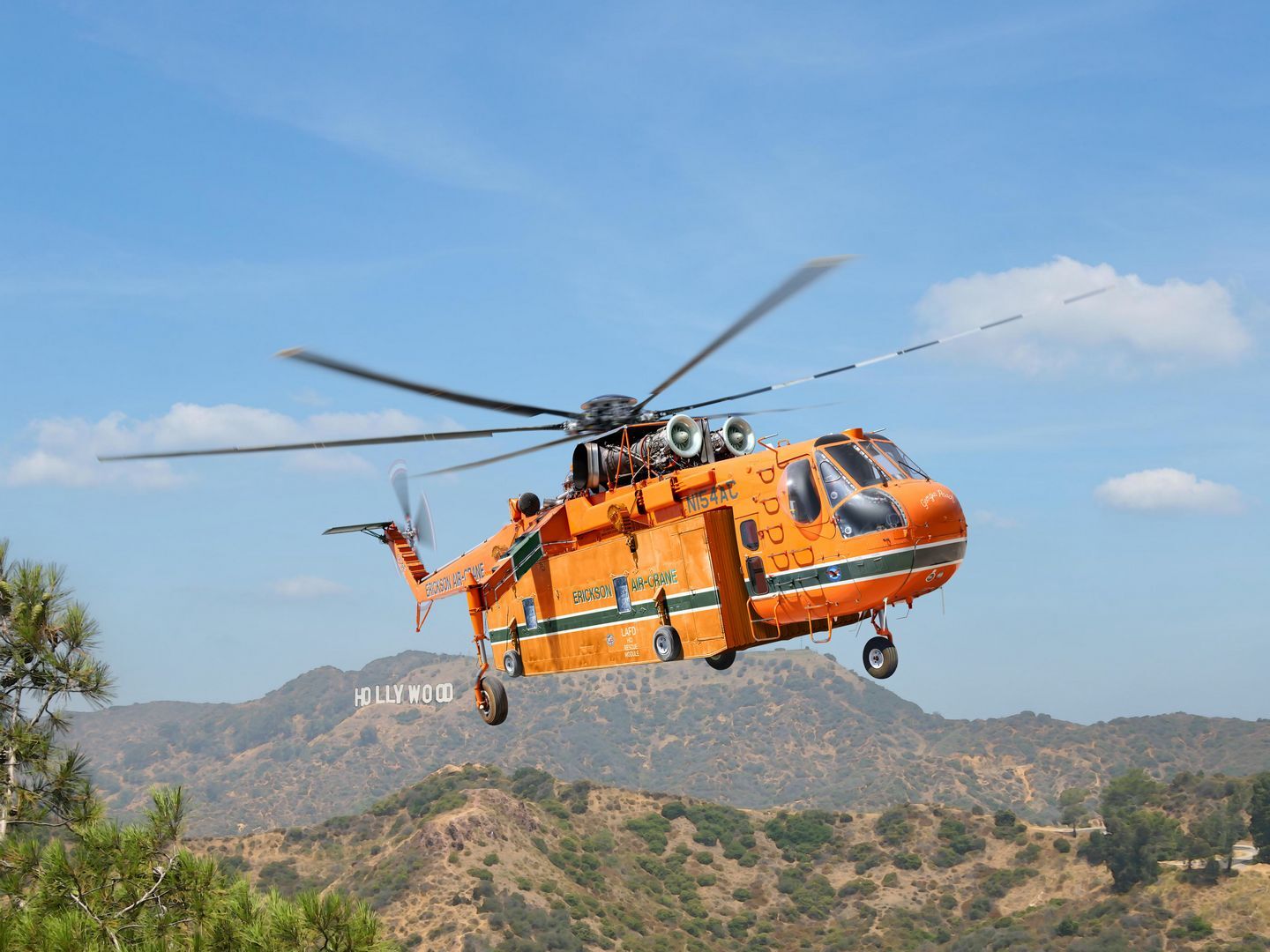 ICM 1/35 Sikorsky S-64E Skycrane with Universal Pod Plastic Model Kit