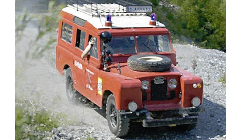 ITALERI LAND ROVER FIRE TRUCK 1:24