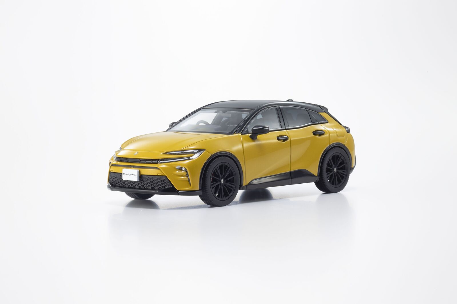 Kyosho 1/43 Toyota CROWN Sport RS Yellow Diecast Model Car