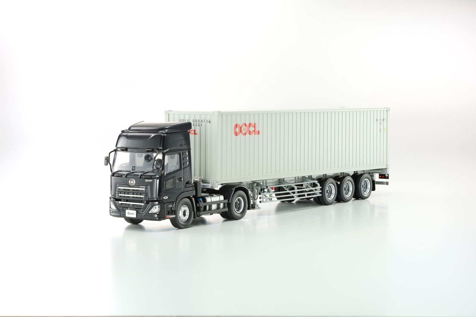 Kyosho 1/43 UD Quon Container Trailer (OOCL) Diecast Model Truck