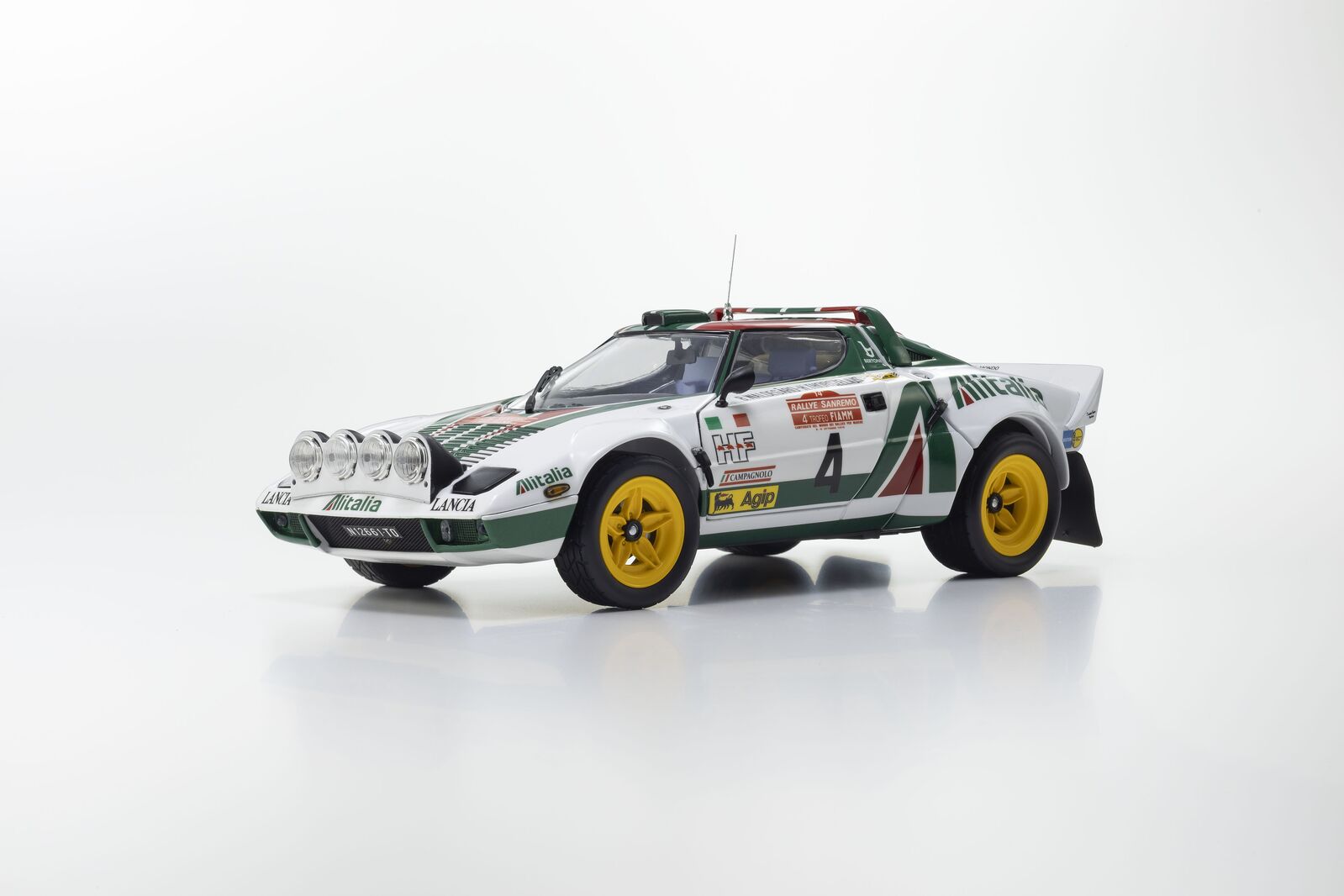 Kyosho 1/18 Lancia Stratos HF Winner 1976 Sanremo Nr.4 Diecast Model Car