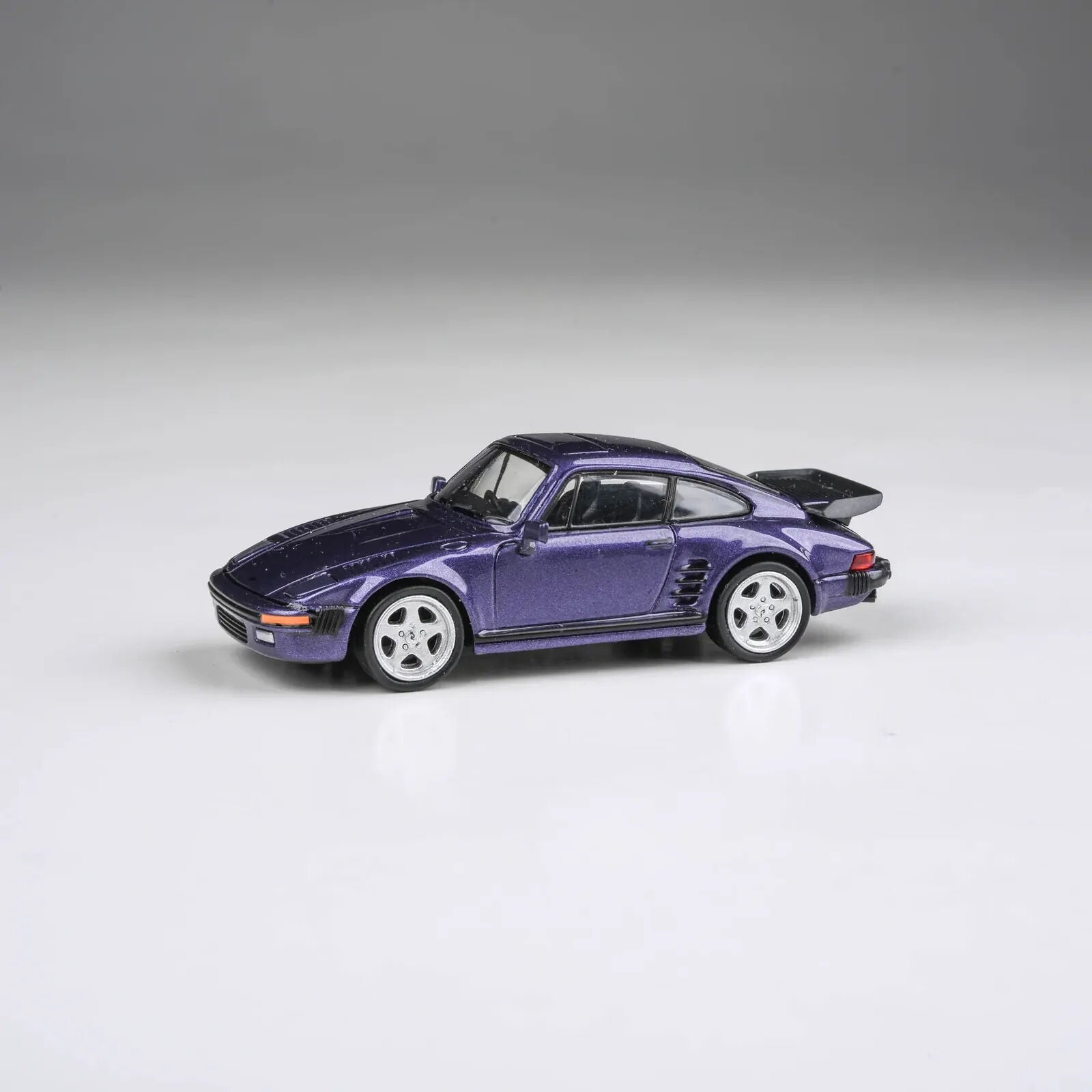 Para64 1/64 1986 RUF BTR Slantnose Prussian Blue RHD Diecast Model Car