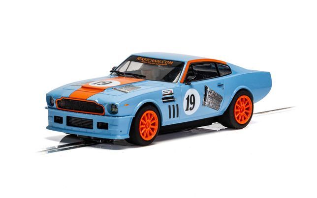 C4209 SCALEXTRIC ASTON MARTIN V8 - GULF EDITION - RIKKI CANN RACING