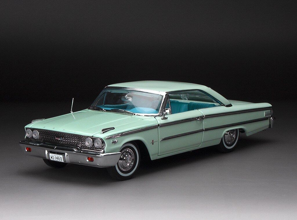 Sun Star 1/18 1963 Ford Galaxie 500/XL Hardtop - Glacier Blue