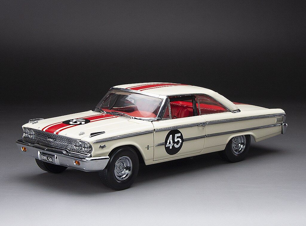 Sun Star 1/18 1963 Ford Galaxie 500/XL- #45 Jack Sears-Winner 1963 British Saloon Car Championship (Limited Edition 999pcs)