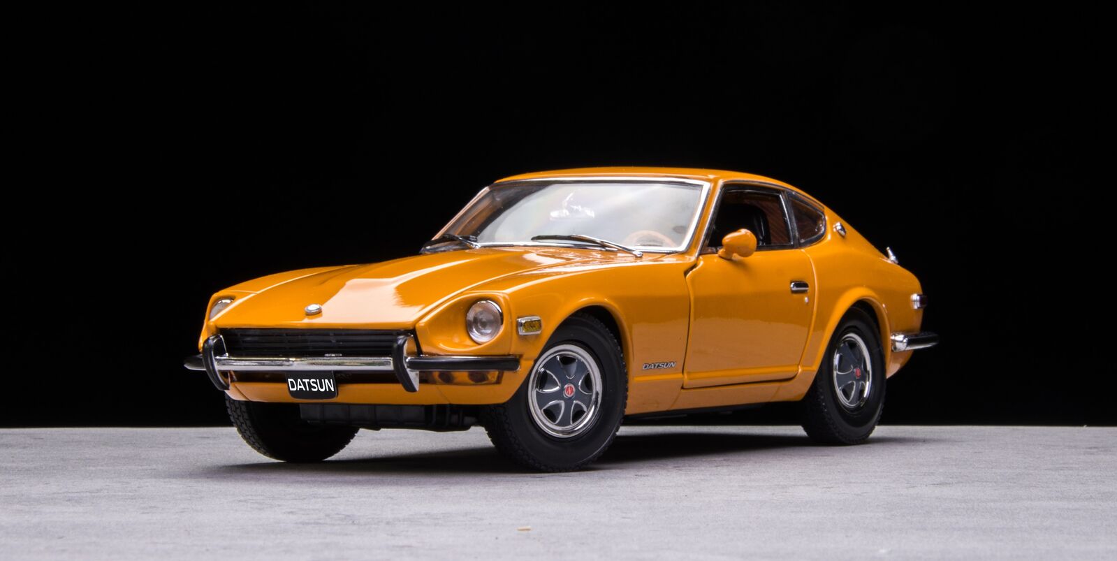 Sun Star 1/18 1972 Datsun 240Z - Orange