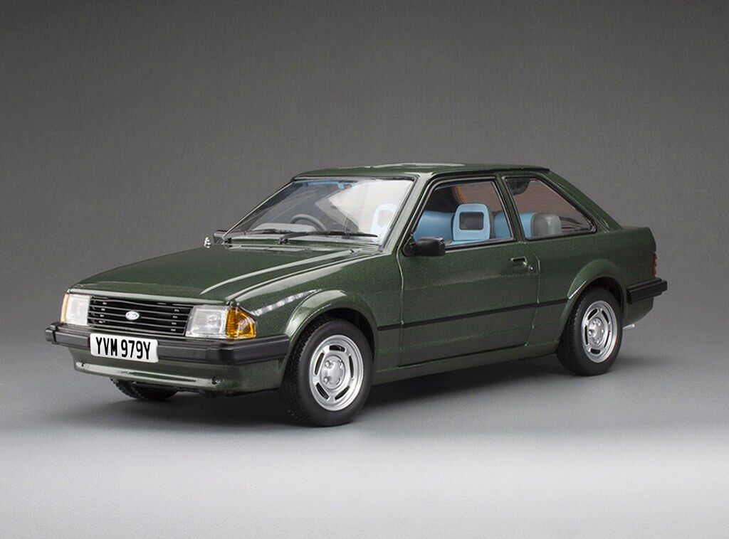 Sun Star 1/18 1981 Ford Escort MKIII GL Saloon - Forest Green (RHD) Diecast Model Car