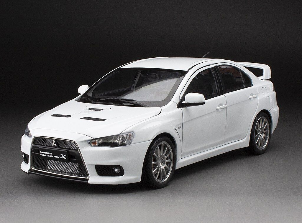 Sun Star 1/18 Mitsubishi Lancer Evolution X - White (New Tooling)