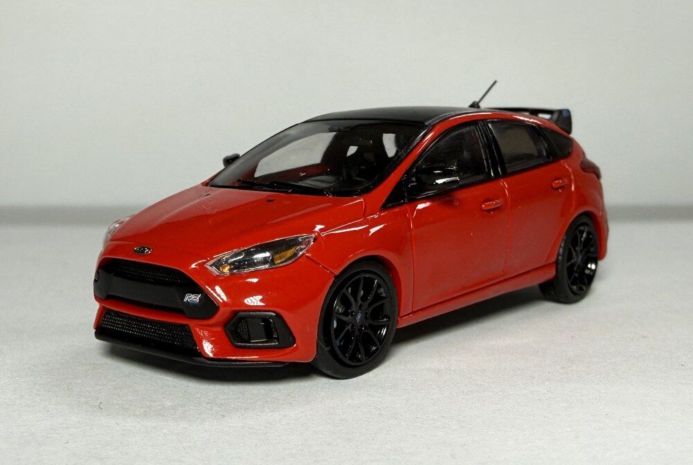 Sun Star 1/64 2018 Ford Focus RS - Race Red Diecast Model Car