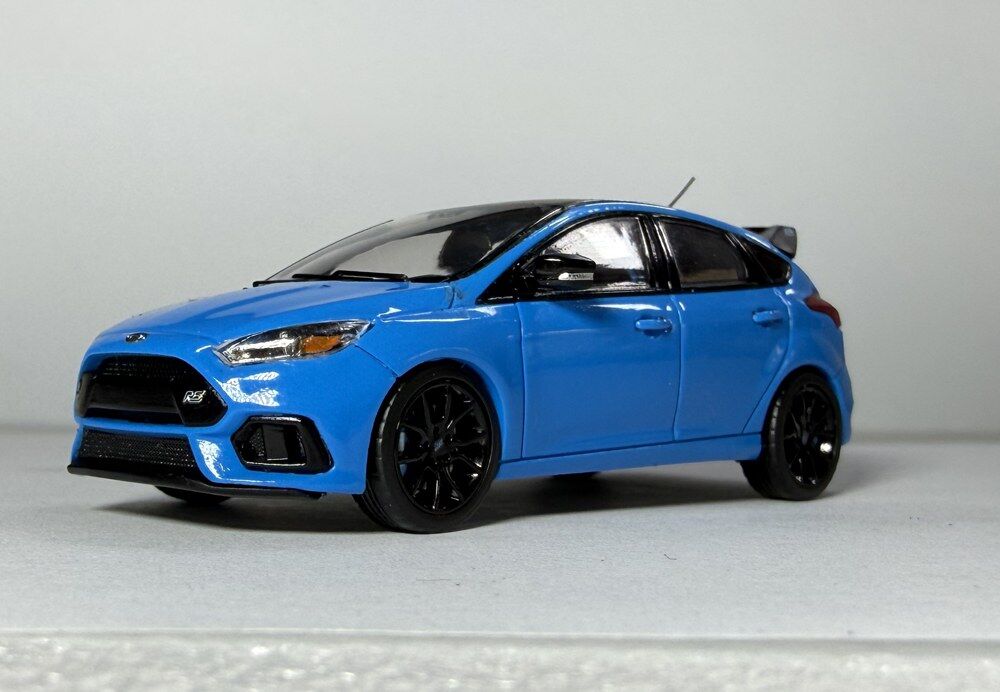 Sun Star 1/64 2018 Ford Focus RS - Nitrous Blue Diecast Model Car