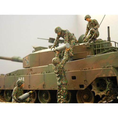 TAMIYA TYPE 90 TANK W/AMMO-LOADING Tamiya