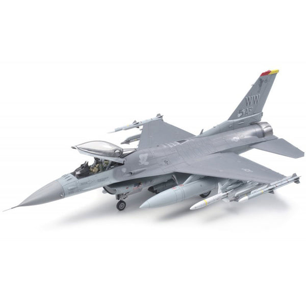 TAMIYA F-16CJ FIGHTING FALCON